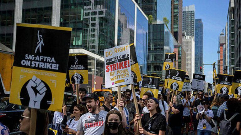 « La lutte continue » : Manifestation unitaire à New York de professionnels du cinéma et de la télé